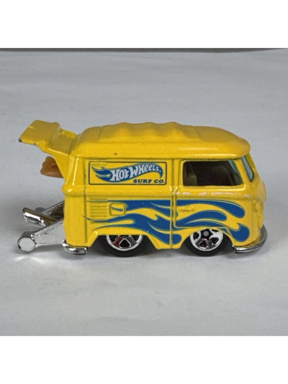 2012 Hot Wheels Volkswagen Kook Kombi Yellow Surfs Up Van 1:64 diecast loose
